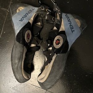 Size 42 1/2 mens Tenaya climbing shoes